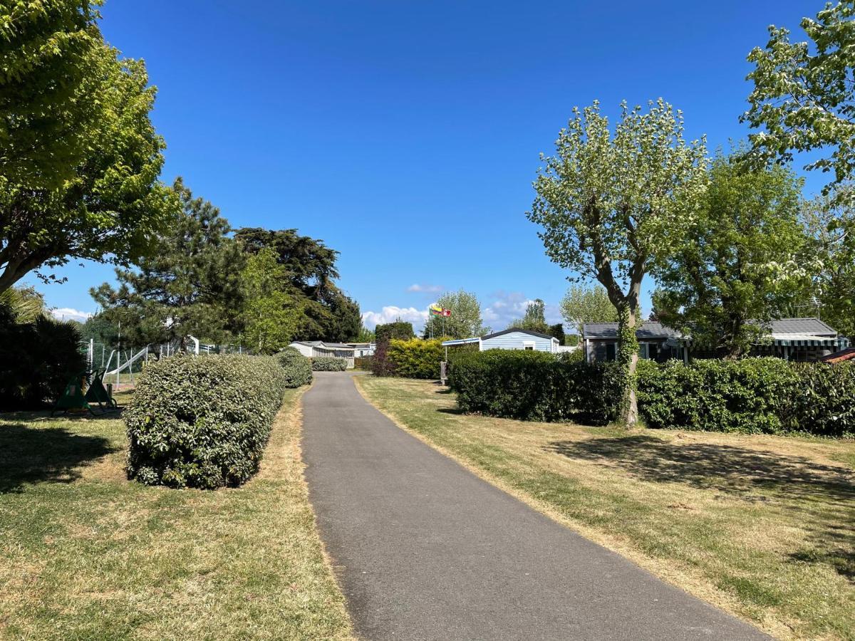Camping Le Village De La Mer Les Moutiers Exterior foto
